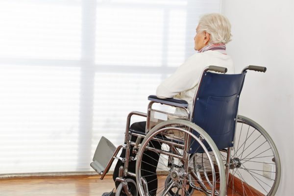 Уход за пожилыми инвалидами-колясочниками