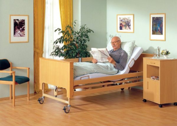 Массажная кровать для пожилых людей