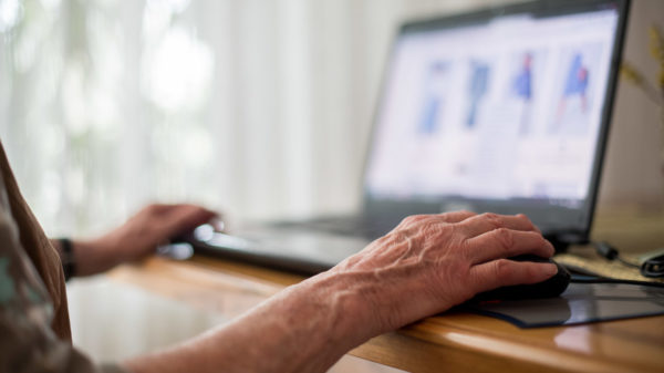 Пожилые люди и интернет