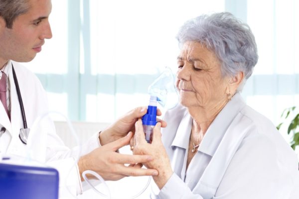 Как ухаживать за пожилым человеком с заболеванием органов дыхания